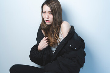 クールな女性ポートレート