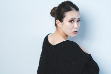 クールな女性ポートレート