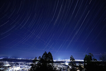 生駒市の夜景と星の光跡