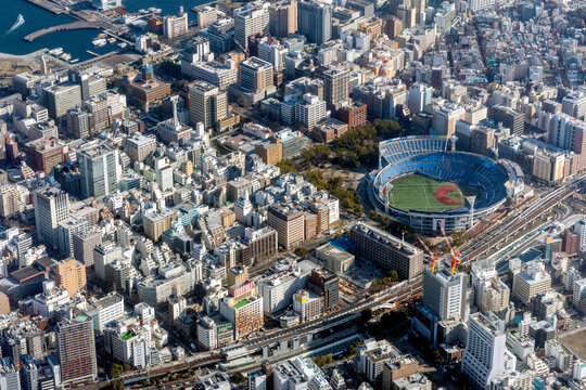 関内駅上空から大さん橋方向を空撮