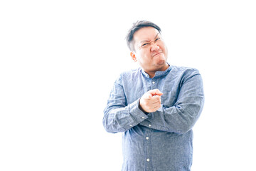 大激怒をする中年男性