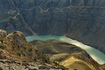 Obraz premium Russia. North-eastern Caucasus. The Republic of Dagestan. A fragment of the Sulak River in the famous Sulak Canyon. View from the rocks near the Miatlin reservoir dam.