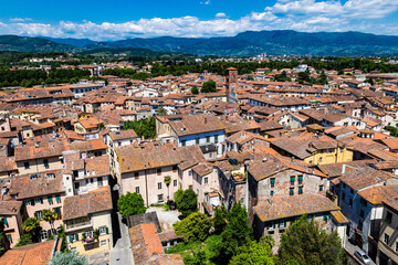 Fototapeta na wymiar Lucca dall'alto