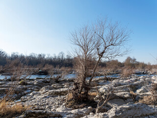 Isteiner Schwellen bei Istein im Markgr&auml;flerland, Stromschnellen im Altrhein, felsiger Durchgang im Altrhein, Naherholungsgebiet mit ihren kleinen Sand- und Steinstr&auml;nden parallel zum Rheinseitenkanal