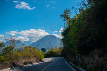 volcán con carretera hermoso vista 