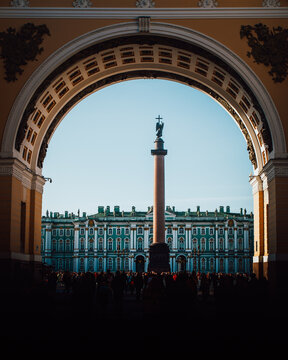 Amazing shot of Alexander Colum and  State Hermitage Museum in one photo.