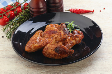 Roasted chicken wings with spicy sauce