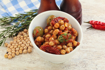 Chickpea beans with dry tomato and olives