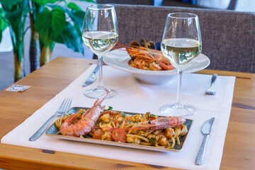 soup, dish, mussel, food, fish, seafood, clam, shrimp, dinner, eatery, sea, kitchen, meal, lunch, tomatoes, healthy, gastronomy, cooking, cuttlefish, receipe, bread, fish soup, alimentation, nourishme