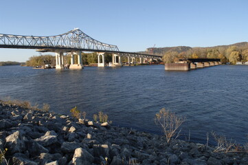 Obraz premium Old bridge over the Mississippi River