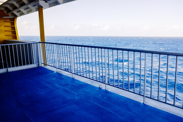 Fototapeta na wymiar View of the ocean from the inside deck of a ship