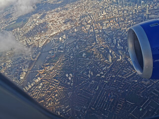 central london ariel view from airliner window showing engine and river thames - obrazy, fototapety, plakaty