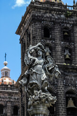 Escultura del Arcángel Miguel en Puebla México 