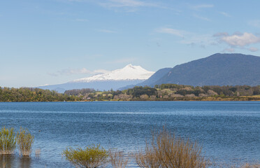 Fototapeta na wymiar Landscape of the Villarrica volcano at the Panguipulli lake