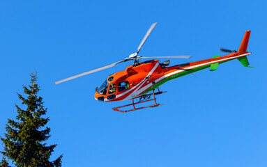 Hubschrauber Einsatz in den Alpen © Comofoto