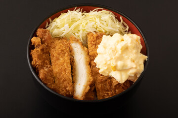 チキンカツ丼　(タルタルソース)