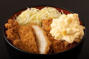 チキンカツ丼　(タルタルソース)