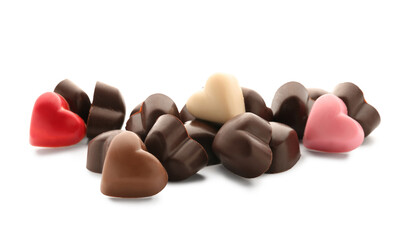Obraz na płótnie Canvas Sweet chocolate candies in shape of hearts isolated on white background