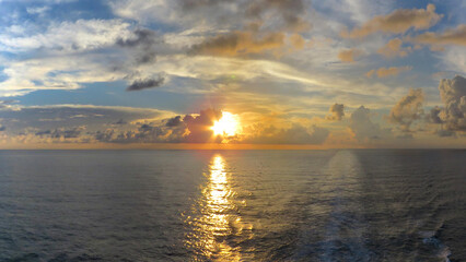 Fototapeta na wymiar Sunrise at the Pacific Ocean on a way to Hawaii