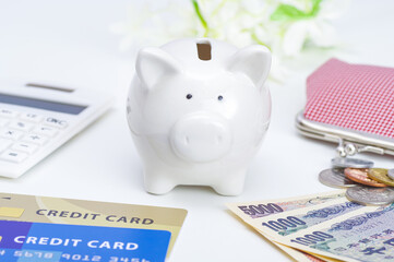 貯金・節約のイメージ 豚の貯金箱
