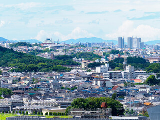 高台から見る市街地の風景