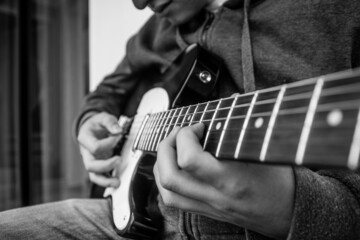 Guitarrista en blanco y negro