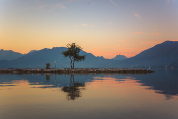 Crépuscule sur le lac d'Annecy
