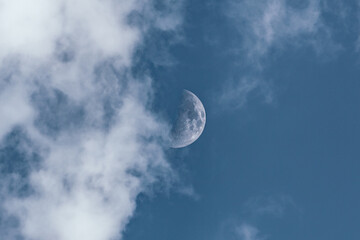 Obraz na płótnie Canvas 구름과 달
