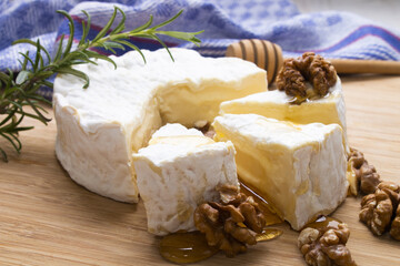 camembert with walnuts, honey and rosemary