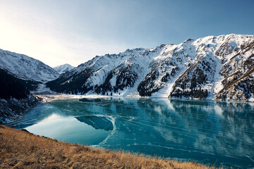 Obraz premium Frozen Big Almaty Lake in winter. Kazakhstan