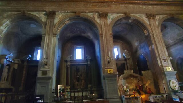 Napoli - Panoramica della navata della Chiesa di Santa Caterina a Formiello
