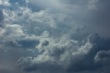Fototapeta na wymiar Gray gloomy sky with clouds