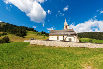 The Small Church of San Vito (Kirche St. Veit), Braies Valley (Val di Braies), Prags municipality,...