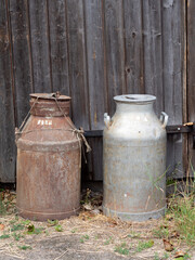 Obraz premium Old milk churns on a farm