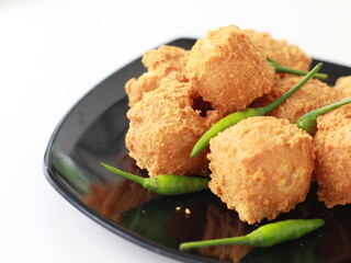 Photo of crispy tofu and green chili on a black plate