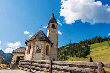 Fototapeta na wymiar The small Church of San Vito (Kirche St. Veit) Braies Valley (Val di Braies), Prags municipality, Fanes-Senes-Braies nature park, Dolomites, South Tyrol, Trentino-Alto Adige, Bolzano province, Italy.