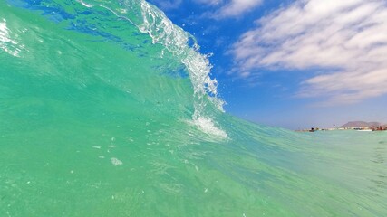 Welle Richtung Strand
