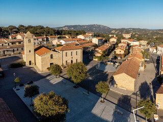Sardegna, il caratteristico borgo di San Pantaleo, poco distante dalla