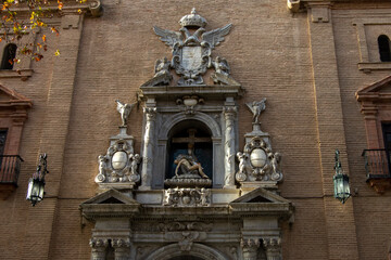 Detalle de la fachada de la basilica de Nuestra Señora de las Anguistias en Granada