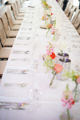 Hochzeitsgedeck im Frühling