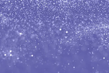 Fototapete Pantone 2022 very peri Sehr Peri-Farbe des Jahres 2022, violett funkelnder Glitzer-Bokeh-Hintergrund, weihnachtliche abstrakte defokussierte Textur. Weihnachtsbeleuchtung