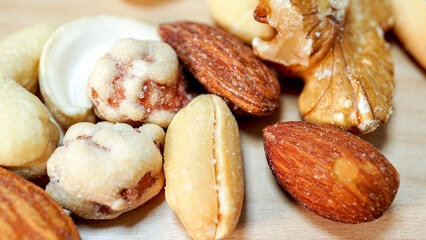 栄養豊富なミックスナッツの写真