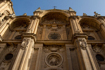 Fototapeta na wymiar Fachada y portada de la catedral de Granada
