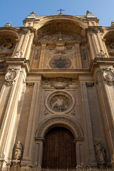 Fototapeta na wymiar Fachada y portada de la catedral de Granada en Andalucía