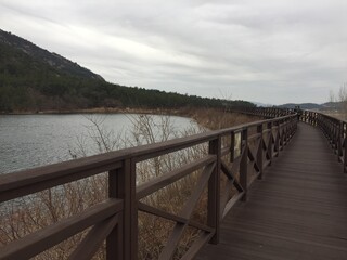 Fototapeta na wymiar 영암 호수 풍경, 한국 흐린 날 호수 풍경 / Yeongam Lake Scenery, Cloudy Day in Korea 