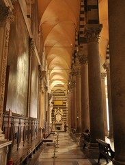 Wnętrze katedry.
