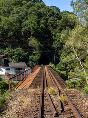 線路とトンネル