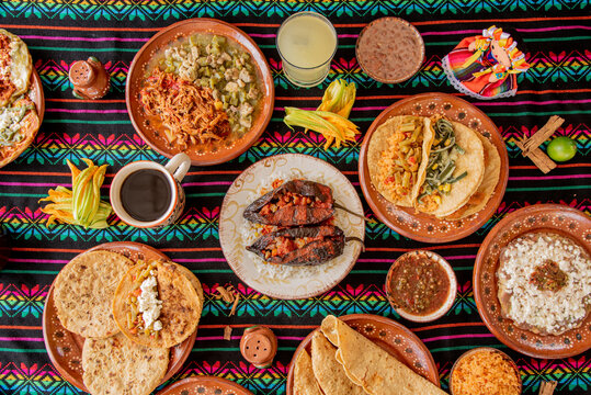 Varios platillos de comida mexicana