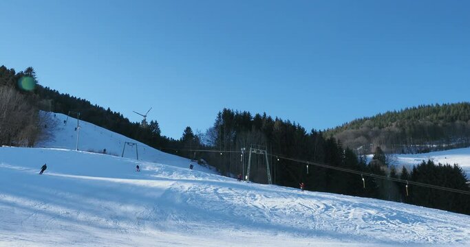 Fr&ouml;hnd im Schwarzwald . Hornlift im Fr&ouml;hnder Ortsteil Hof im oberen Wiesental im Belchenland . Schneelandschaft und Winterparadies fur Alpinsportler zum Ski fahren und snowboarden
