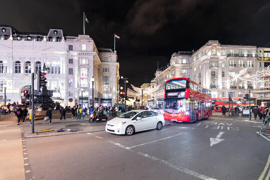 Night view of Piccadilly Circus in London